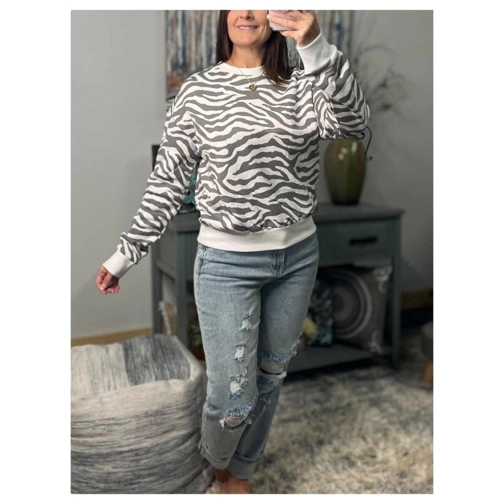 Zebra Sweatshirt White Gray Round Neck Banded Bottom Long Sleeve Animal Pullover - Picture 2 of 8